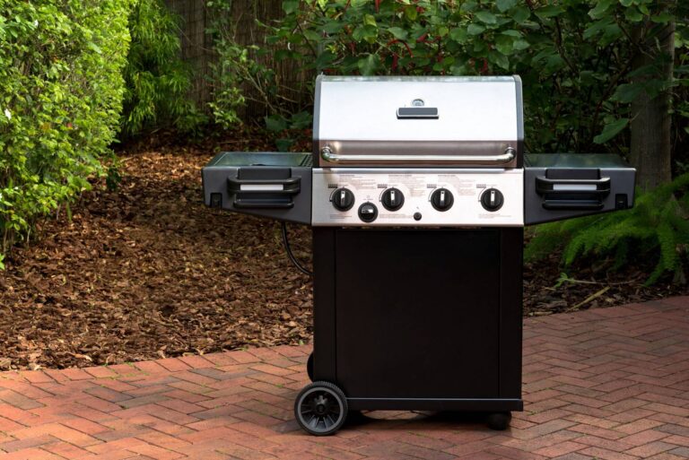 Mały ogród, duże możliwości – grill gazowy w kompaktowej przestrzeni