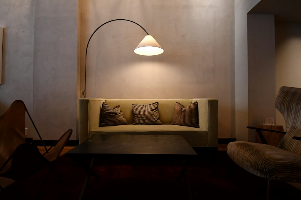 Jak za pomocą światła stworzyć wnętrze z charakterem? Lampa Artemide i inne inspiracje.